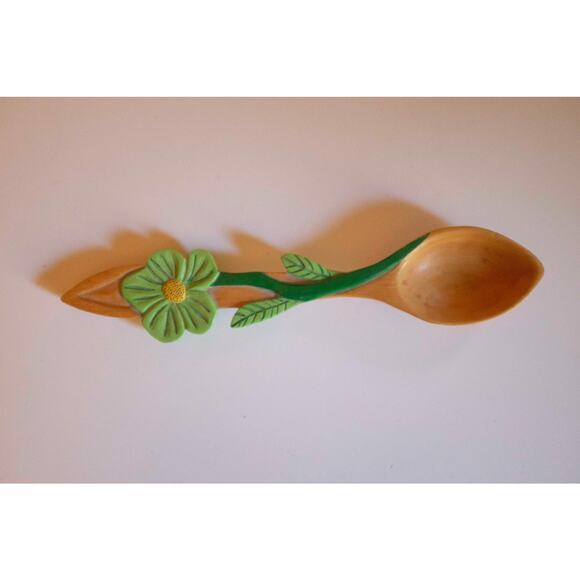 Hand carved wooden spoon with green flower design - Picture 4 of 4